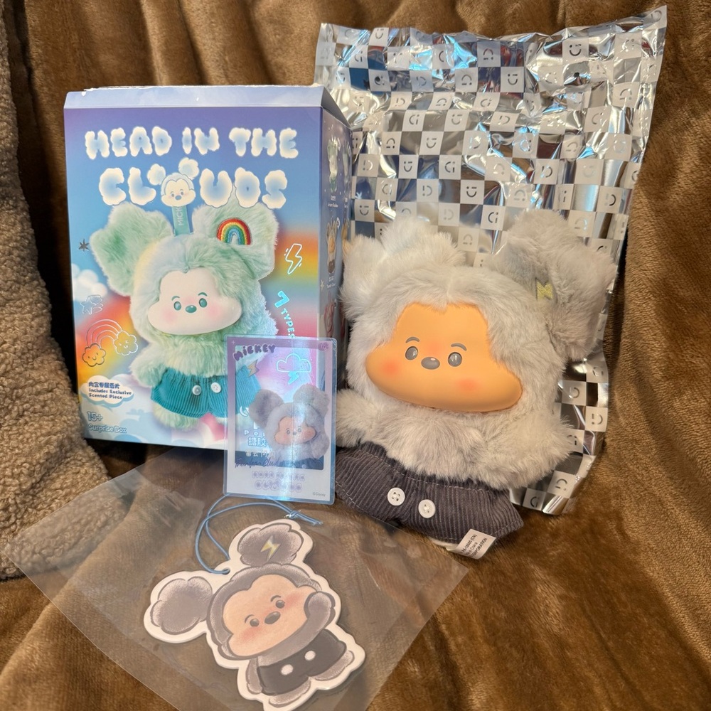 Disney Head in the clouds Thunder Cloud vinyl face keychain